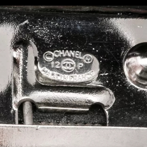 CHANEL SUPER RARE IRIDESCENT 12p CC bracelet cuff/clamper (broken) - Picture 3 of 9